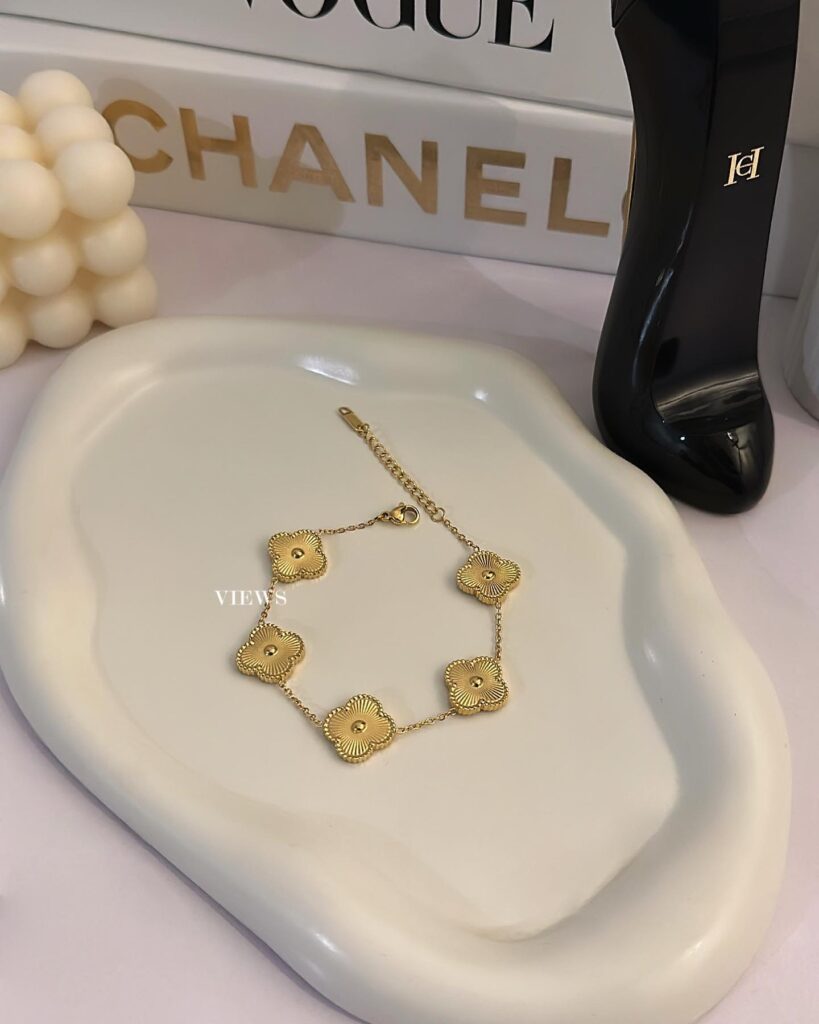 CLOVER BRACELET GOLD EDITION VIEWS Official — free download